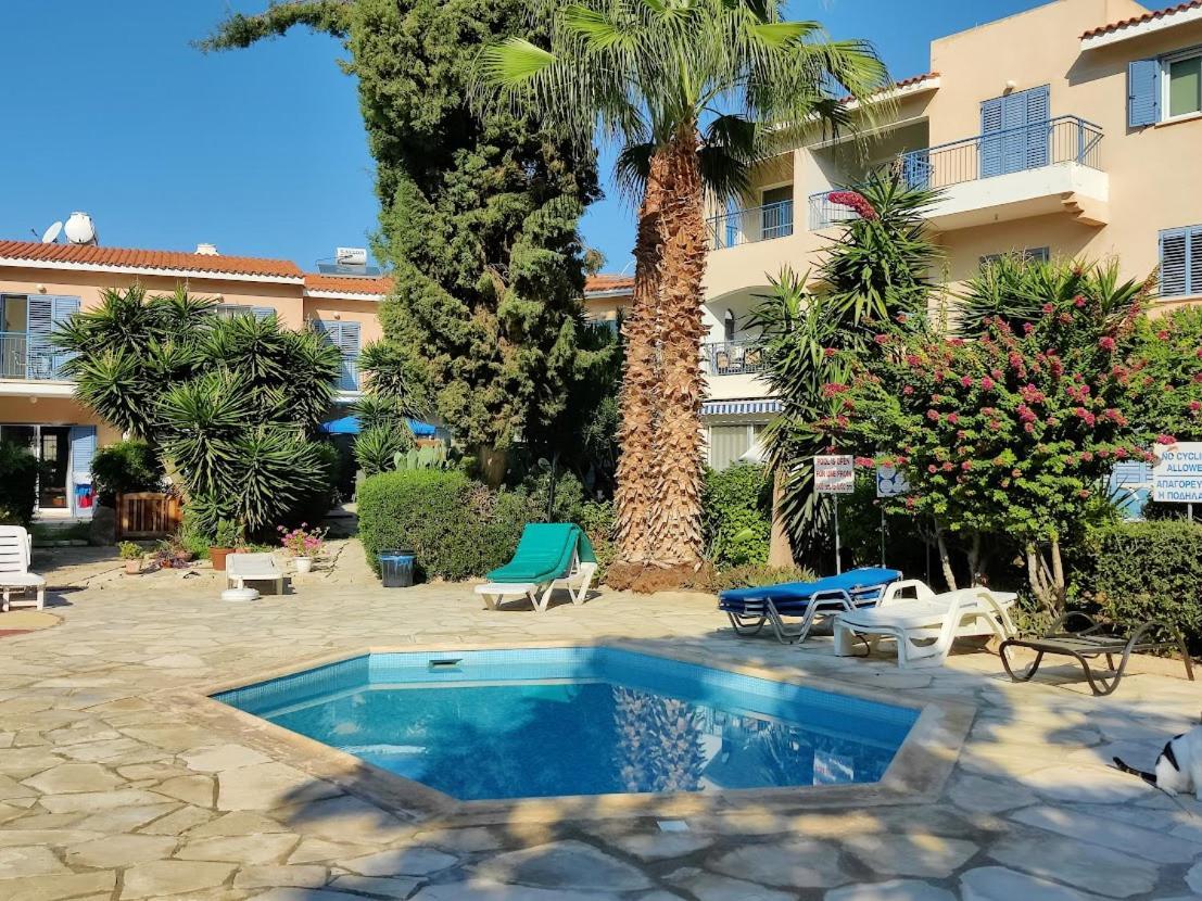 Rachel Suite By The Pool Paphos Exterior photo