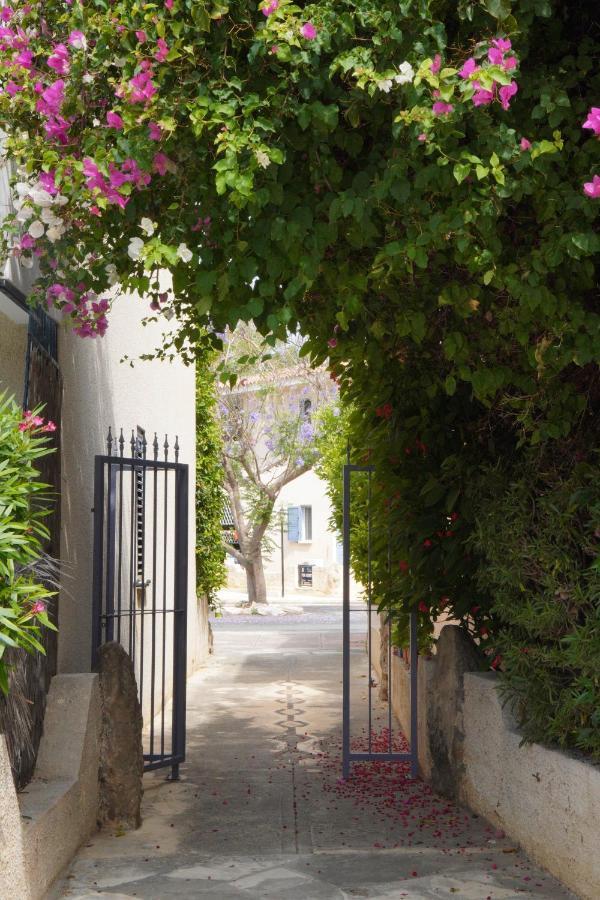 Rachel Suite By The Pool Paphos Exterior photo